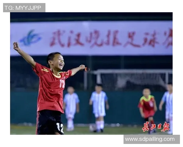 上海足球队选拔赛点评团队协作表现分析与未来发展展望