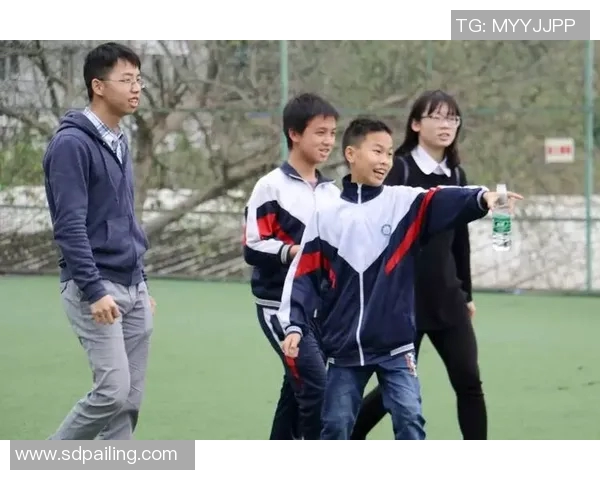 深圳足球队在邀请赛中的团队协作表现分析与评价